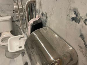 clean bathroom